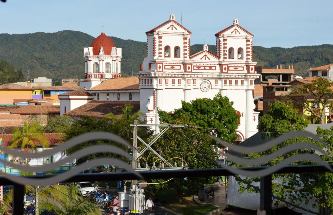 Hotel Guatatur Guatape Exterior photo