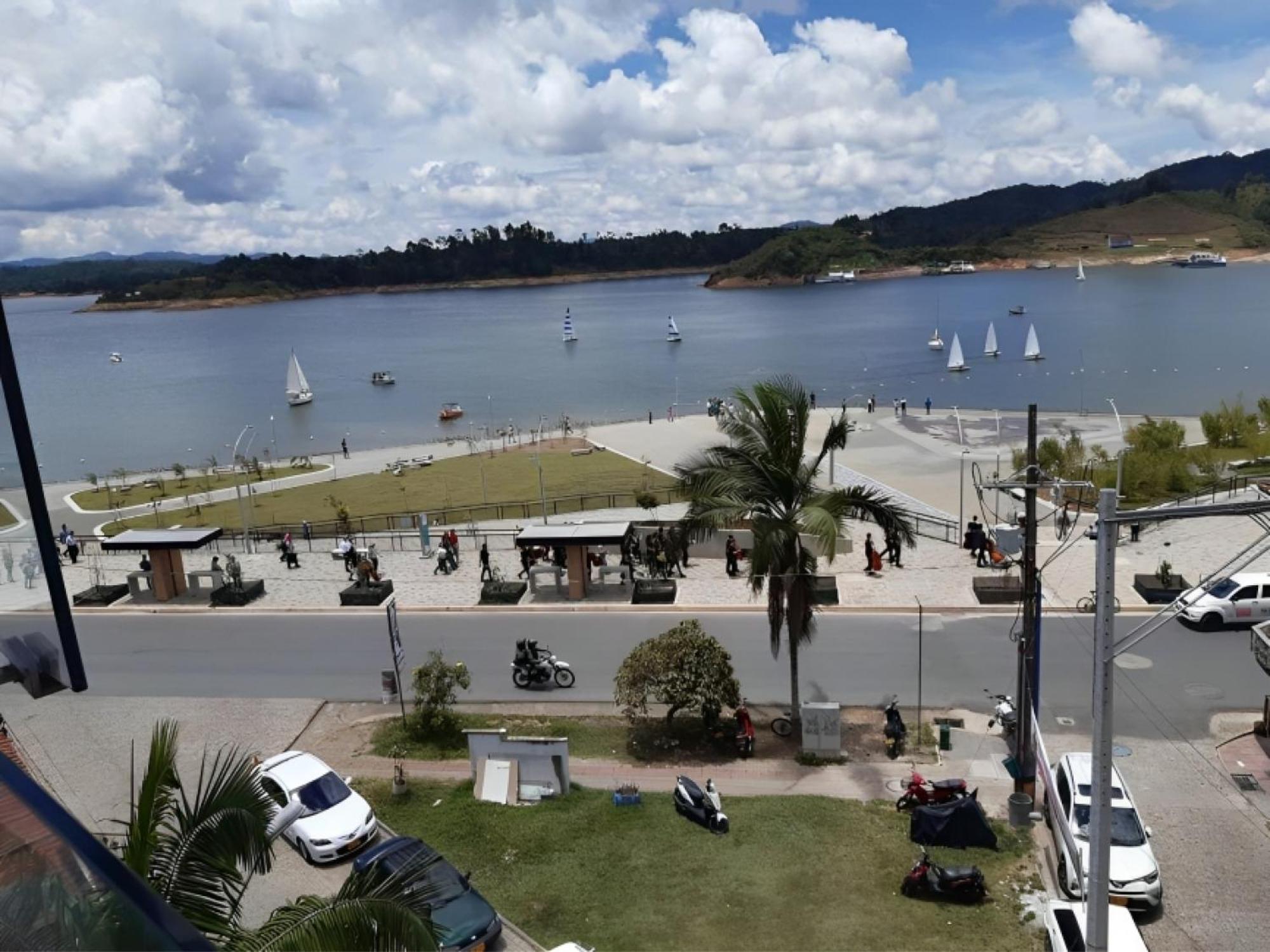Hotel Guatatur Guatape Exterior photo