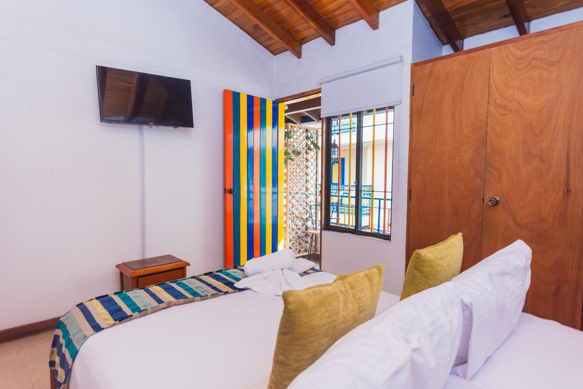 Hotel Guatatur Guatape Exterior photo