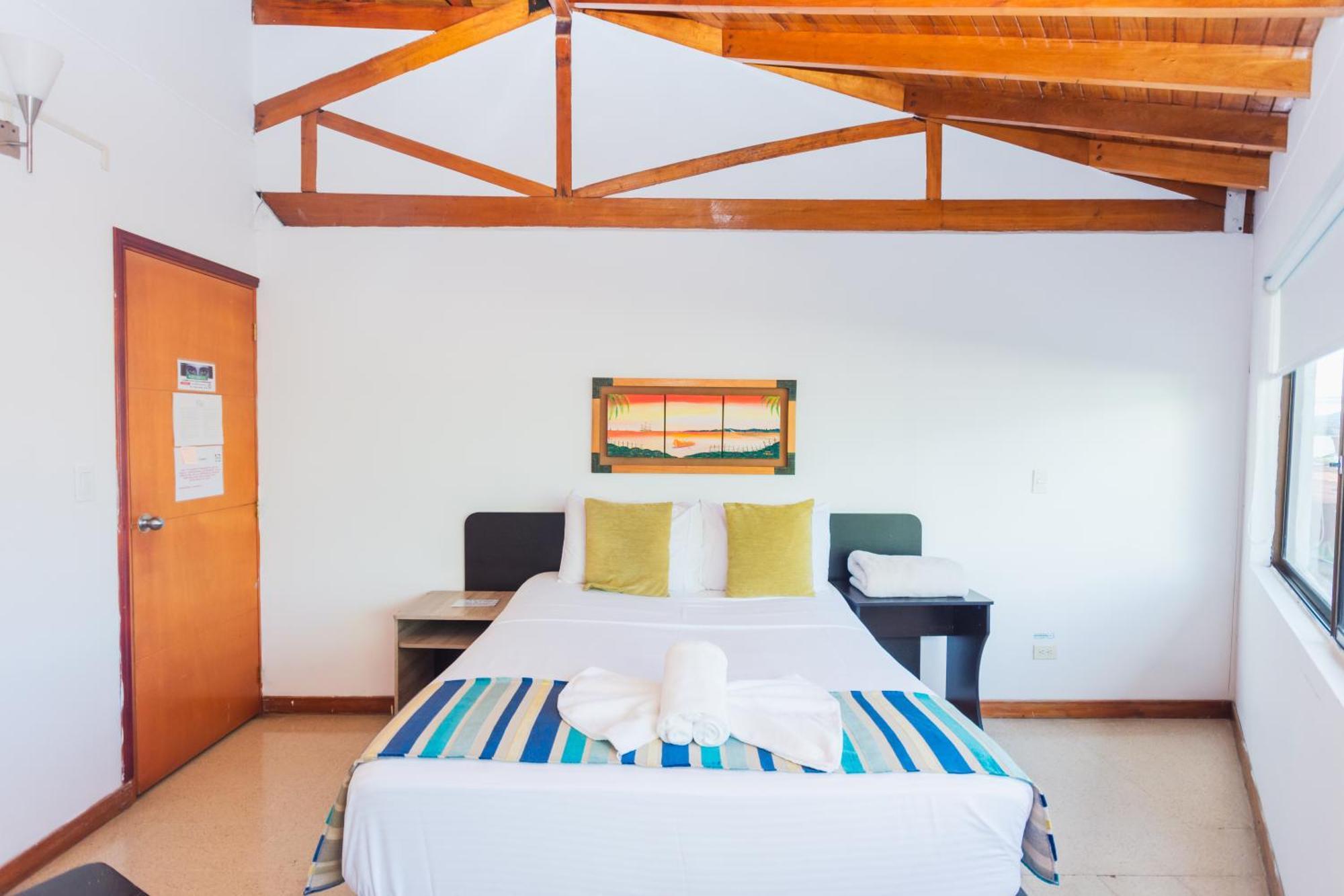 Hotel Guatatur Guatape Exterior photo
